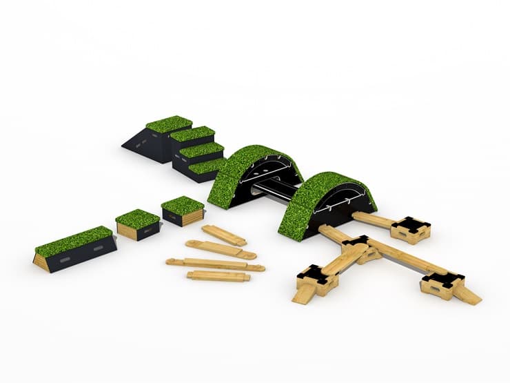A 3D visualisation of two small grass-covered bridges with a black plank connecting them, 9 wooden planks laid out on the floor and four wooden platforms which all connect together, and five grass topped blocks.
