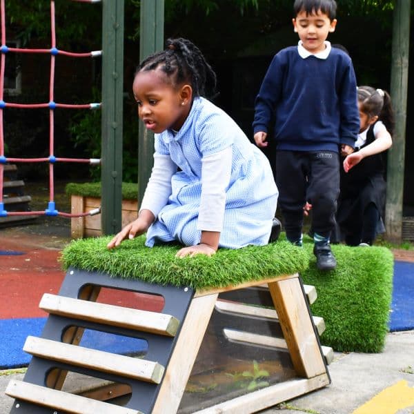 primary school pupil playing on Get Set, Go Block!