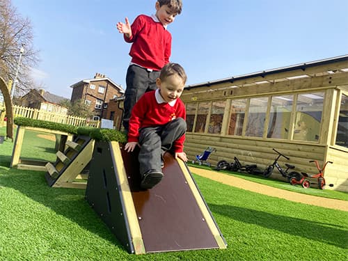 Create new play challanges every day!