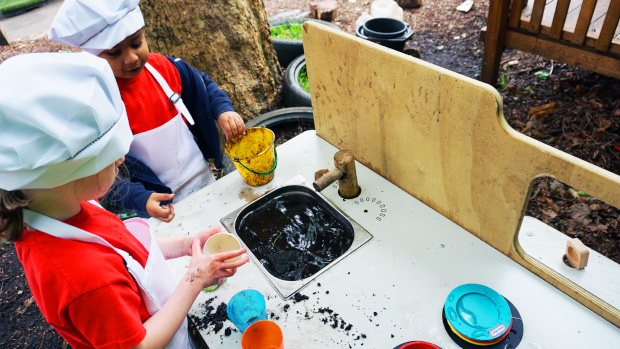 Children working at mud sink